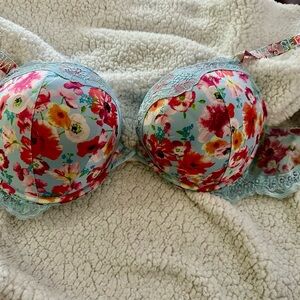 Victoria’ Secret Bombshell Floral Lace Trim Bra